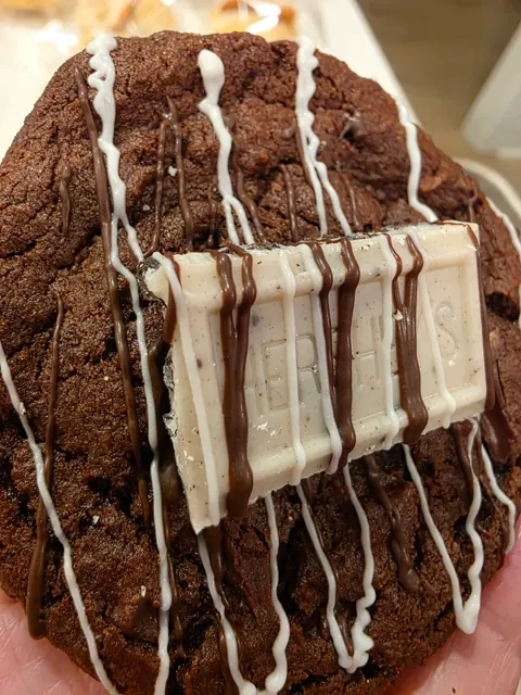 Chocolate cookies with a sweet drizzle